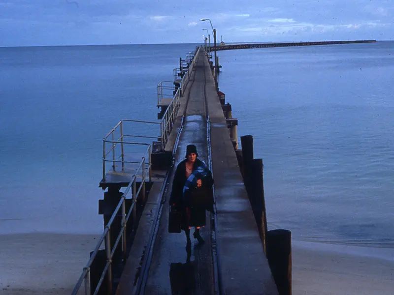 Actress re-enacts Elizabeth Edwards arrival in Western Australia with few possessions and a baby on jetty