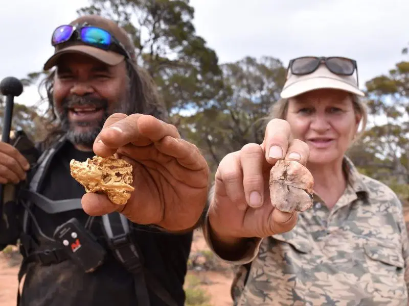 aussie gold hunters marcus and dale holding up gold nuggets