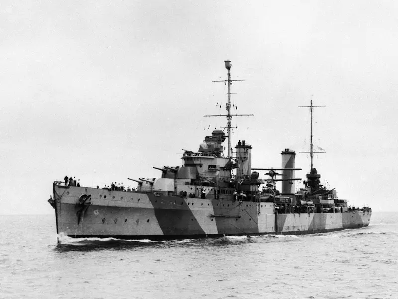 Black and white port bow view of HMAS Sydney at sea 1941